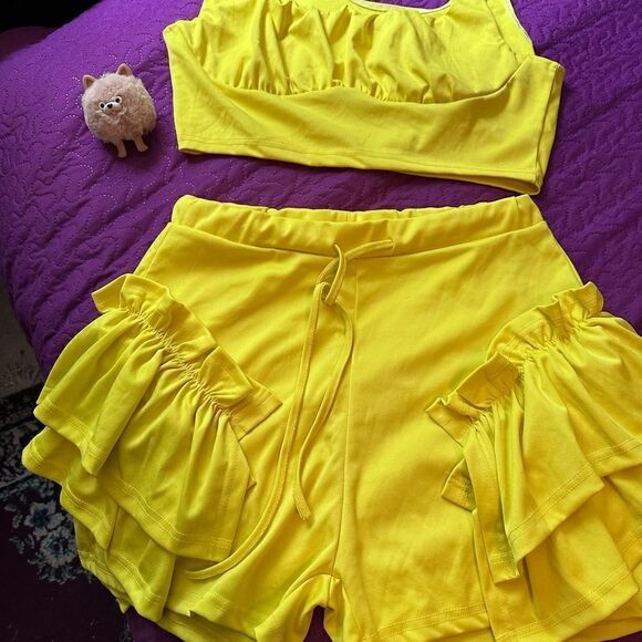 High waisted ruffled sexy shorts & crop top set - 2XL - yellow-ish- NEOT - Picture 3 of 9
